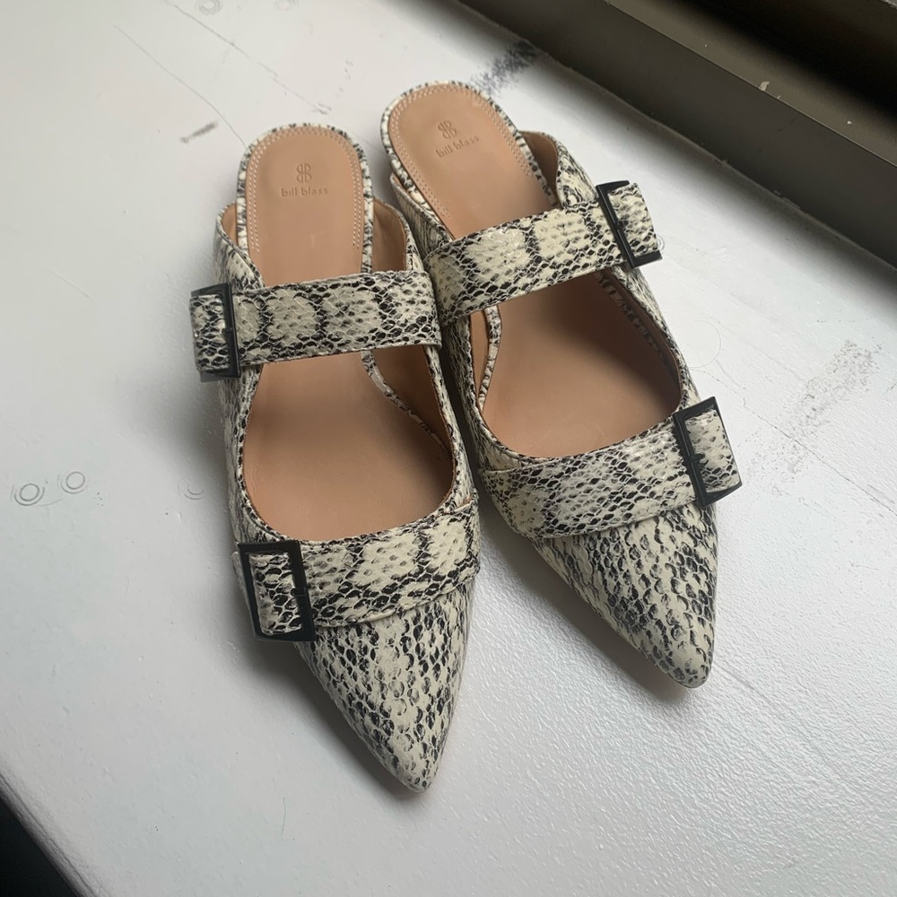 Bill Blass leather pointy flats with buckles. Grey snakeskin pattern. Size 10